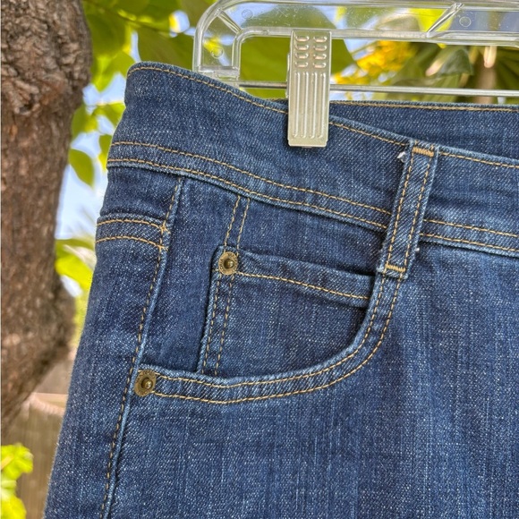 Gloria Vanderbilt The Perfect Fit Denim Straight Leg Jeans | Size 14P - Picture 3 of 9